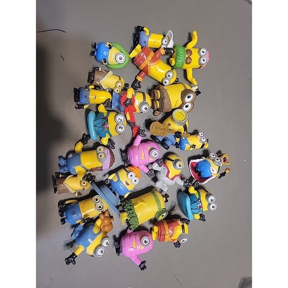 Despicable Me Minions Lot Mini Figures  Cake Toppers - Picture 7 of 7